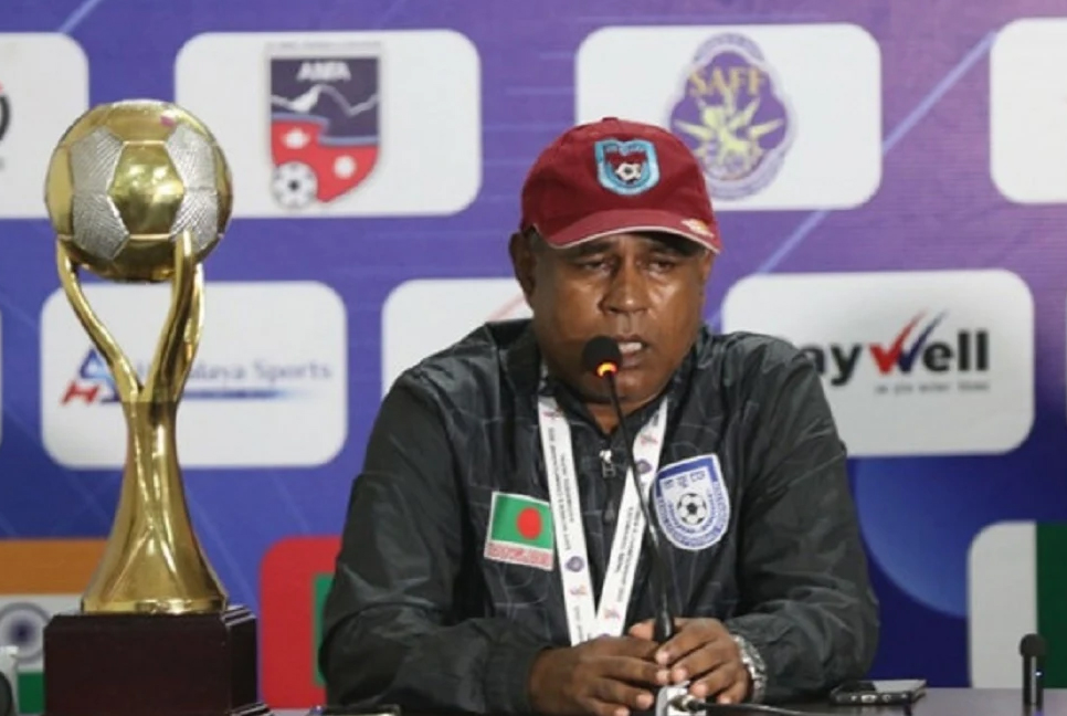 নারী ফুটবল দলের কোচও দিলেন সরে যাওয়ার ঘোষণা