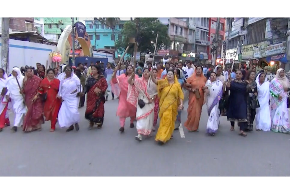 
প্রধানমন্ত্রীকে হুমকির প্রতিবাদে যশোর 
জেলা আওয়ামী লীগের বিক্ষোভ