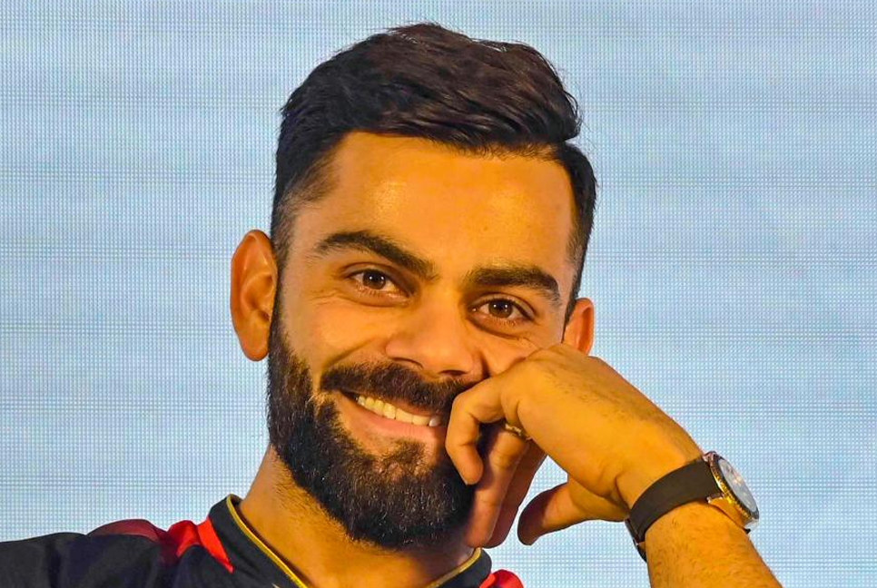 মাঠের বাইরে যে রেকর্ড গড়লেন কোহলি