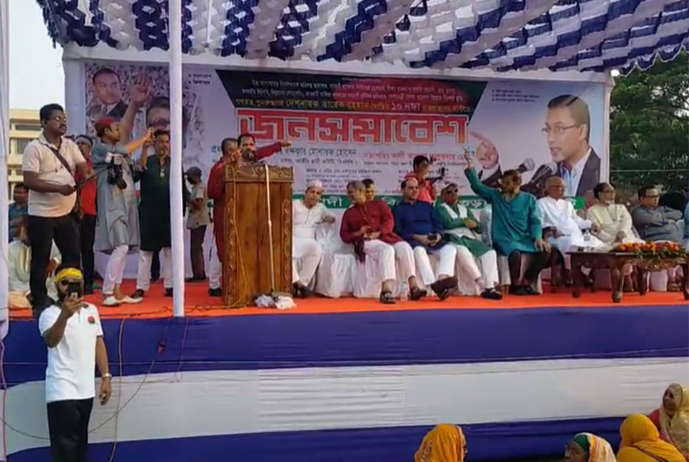 বগুড়ায় বিএনপির সমাবেশে মঞ্চে উঠা নিয়ে হট্টগোল