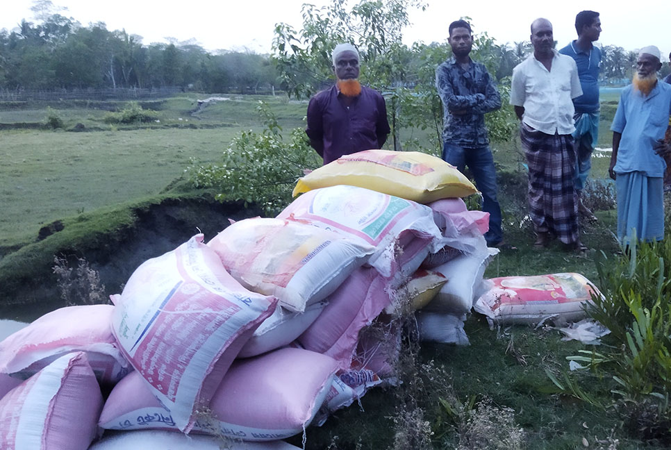 মোরেলগঞ্জে চোরাই সন্দেহে ২২ বস্তা চাল জব্দ