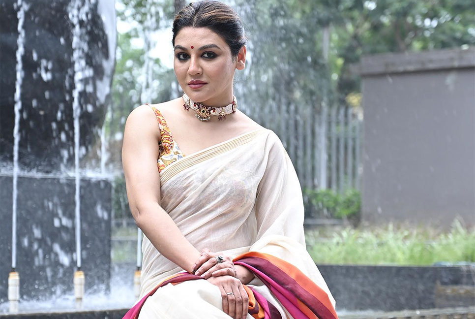 যখন কাউকে ভালোবাসি উজাড় করেই ভালোবাসি : জয়া

