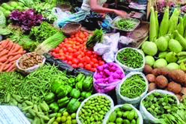 সবজির দাম অপরিবর্তিত মাছ মাংস ডিম চড়া