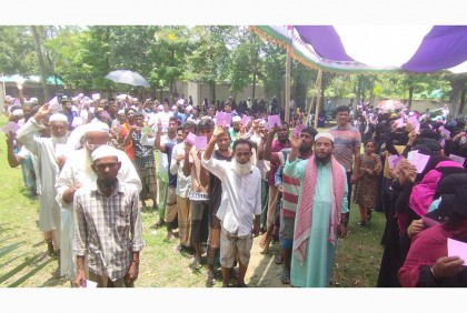 টেকনাফে মোখায় ক্ষতিগ্রস্ত ২৫০ পরিবারের পাশে বসুন্ধরা গ্রুপ 

