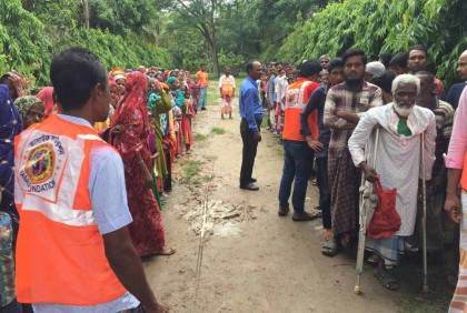 বিদ্রোহী কবির জন্মদিনে তাসাউফ ফাউন্ডেশনের খাদ্য বিতরণ