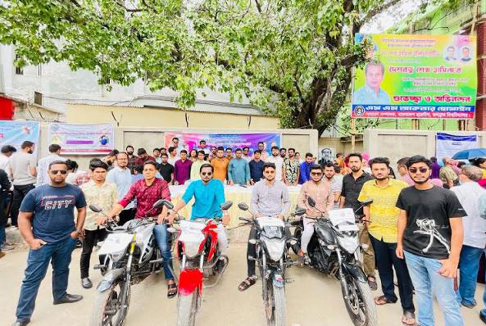 গুচ্ছ ভর্তিচ্ছু শিক্ষার্থীদের সহায়তায় জবি ছাত্রলীগ