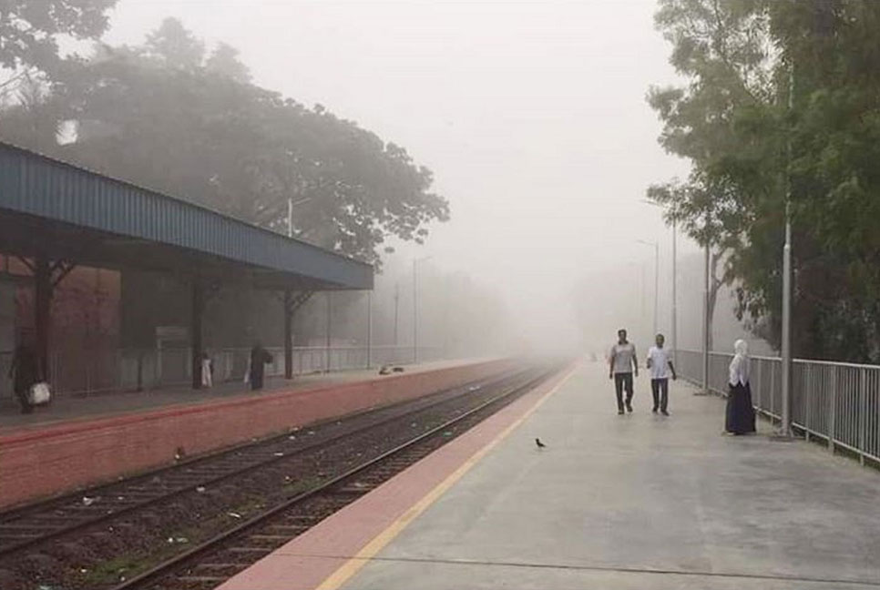চুয়াডাঙ্গায় হঠাৎ আবহাওয়া পরিবর্তন, আকাশে ঘন কুয়াশা