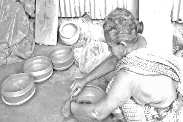 হারিয়ে যাচ্ছে মৃৎশিল্প