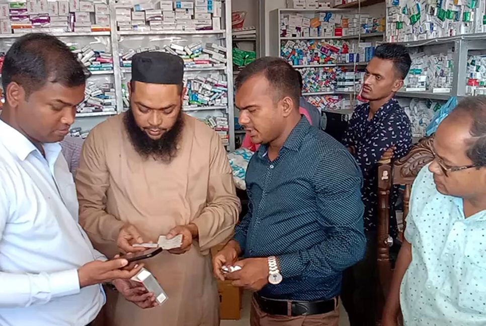 কলাপাড়ায় ২ ওষুধ ব্যবসায়ীকে জরিমানা