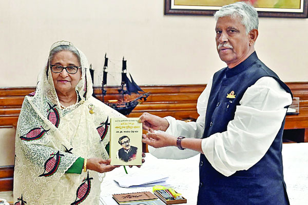 প্রধানমন্ত্রীর সঙ্গে দেখা করলেন আজমত উল্লা