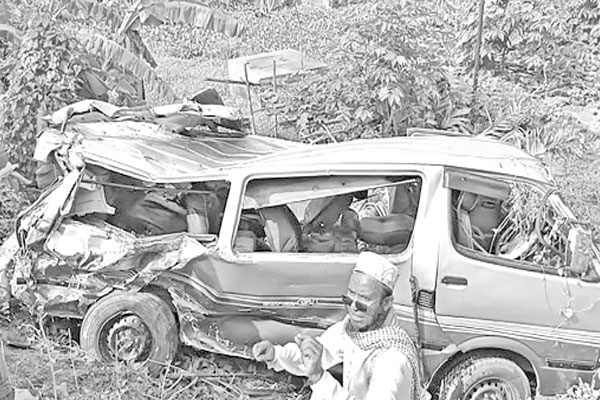 সড়কে দুই শিক্ষার্থীসহ প্রাণহানি ৮