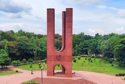জাবিতে রাতে জঙ্গলে ডেকে নিয়ে 'র‍্যাগিং'