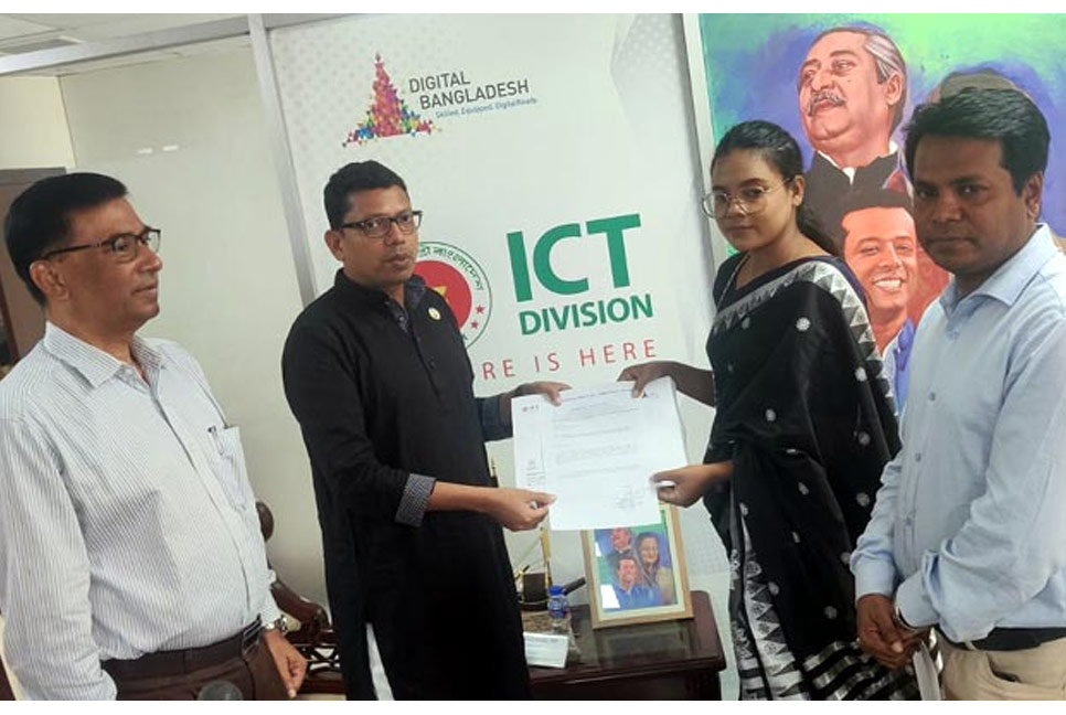 সার্টিফিকেট পোড়ানো ইডেন ছাত্রী মুক্তাকে চাকরি দিলেন আইসিটি প্রতিমন্ত্রী