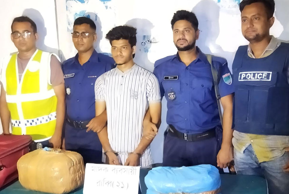 মোরেলগঞ্জে ৬ কেজি গাঁজাসহ যুবক আটক