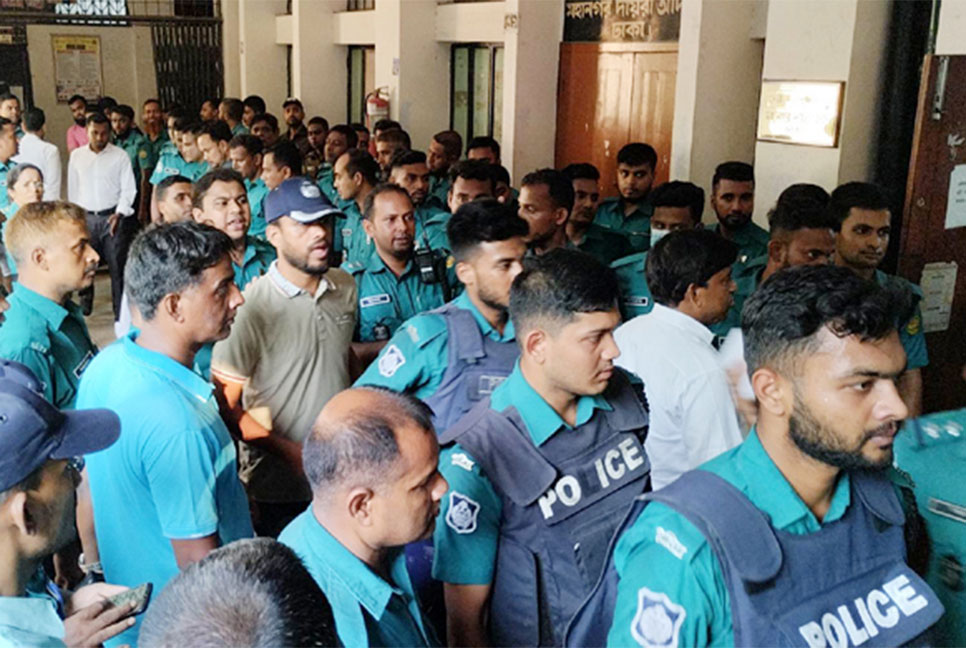 তারেক-জোবায়দার মামলার সাক্ষ্যগ্রহণে আইনজীবীদের হট্টগোল, পুলিশ মোতায়েন