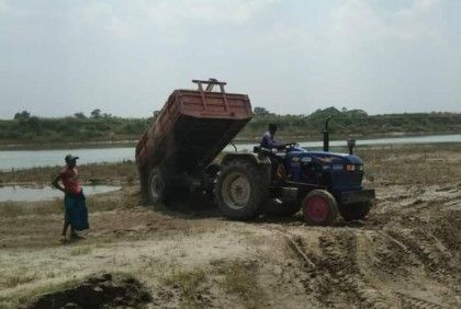 অবৈধভাবে মাটি কাটার দায়ে ব্যবসায়ীকে ৫০ হাজার টাকা জরিমানা