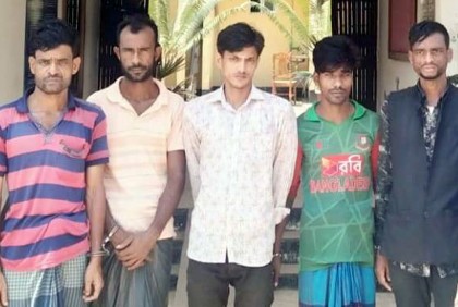 কবিরাজের কাছে নিয়ে যাওয়ার কথা বলে গণধর্ষণ