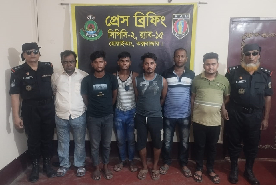 টেকনাফে ইয়াবাসহ আটক ৬