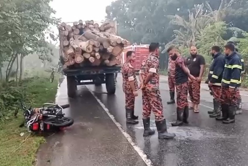 পঞ্চগড়ে সড়ক দুর্ঘটনায় বাবা-ছেলেসহ নিহত ৩