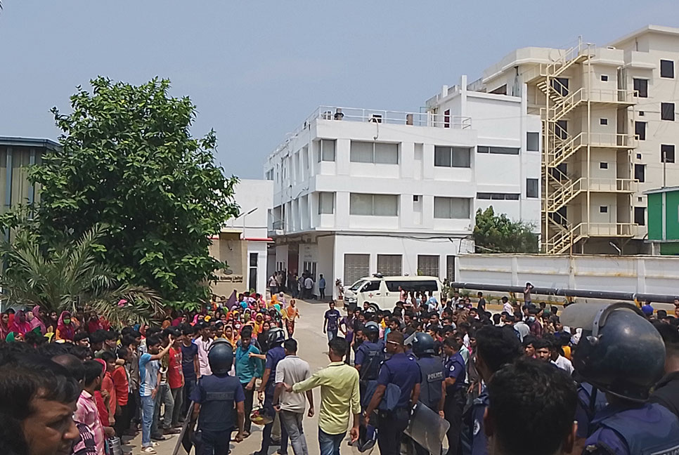কালিয়াকৈরে শ্রমিক নিখোঁজের ঘটনায় বিক্ষোভ
