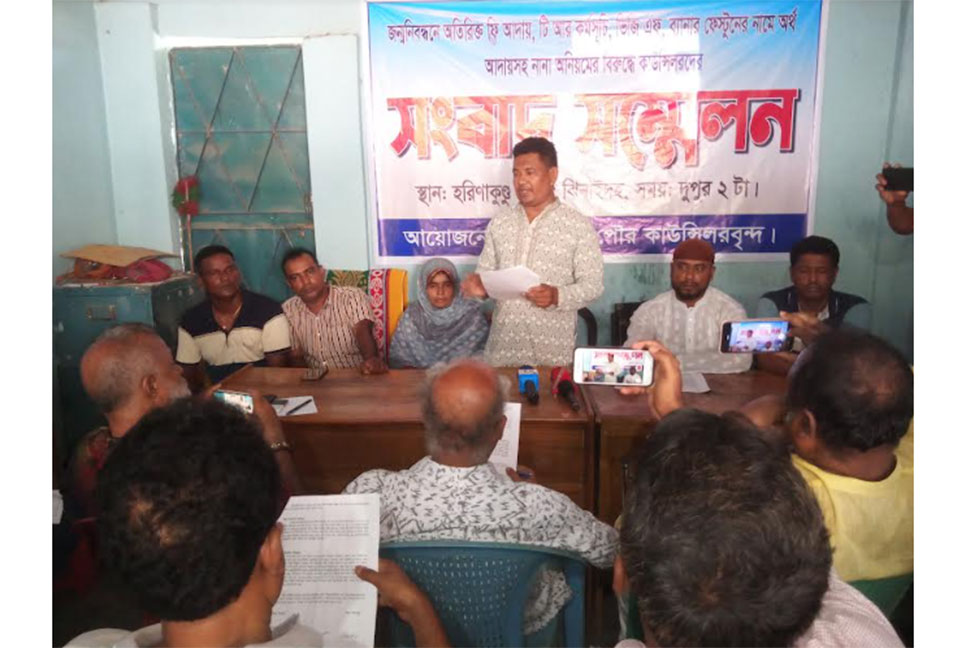 হরিণাকুন্ডুতে পৌর মেয়রের স্বেচ্ছাচারিতার অভিযোগে সংবাদ সম্মেলন