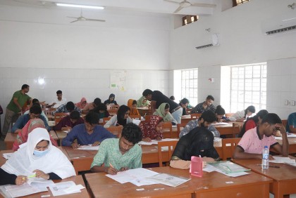 রাবিতে শেষ দিনের ভর্তি পরীক্ষা শুরু, প্রতি আসনে লড়ছেন ৫৭ ভর্তিচ্ছু  