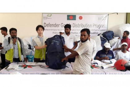 কলাপাড়ায় দুর্যোগকালীন সময়ের প্রয়োজনীয় সরঞ্জাম বিতরণ