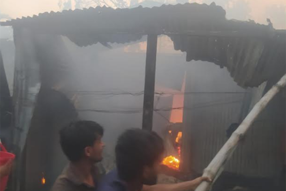 কালিয়াকৈরে আগুনে ৪ বাড়ি পুড়ে ছাই