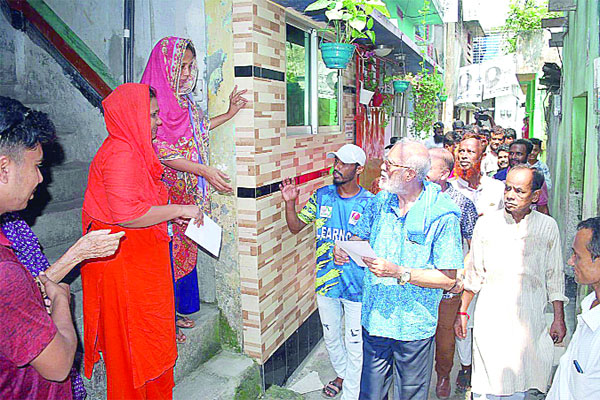 প্রচণ্ড খরা উপেক্ষা করেই গণসংযোগে ব্যস্ত প্রার্থীরা