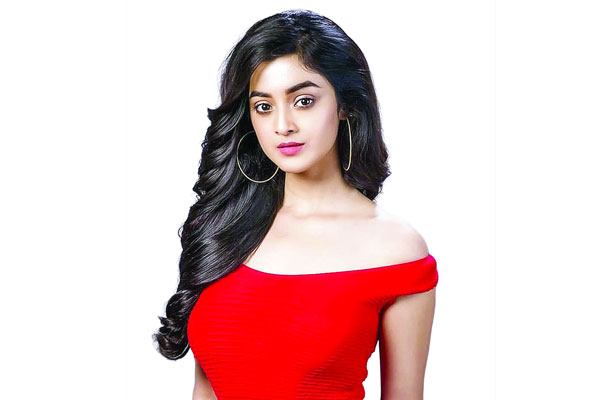 আবারও ঢাকার ছবিতে দর্শনা