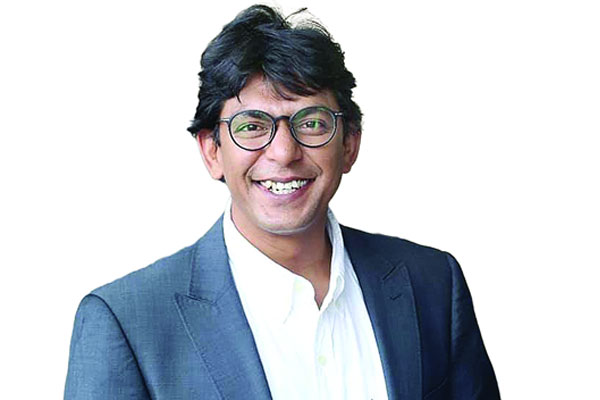 চরিত্রকে নিয়ে জীবনযাপন করতে হয়
