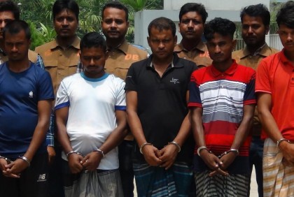চোরচক্রের ৫ সদস্য গ্রেফতার, সাতটি গরু উদ্ধার 
