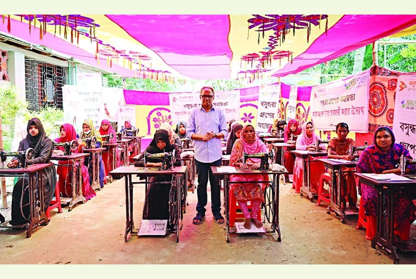 গ্রামীণ নারীদের স্বাবলম্বী করছে বসুন্ধরা গ্রুপ