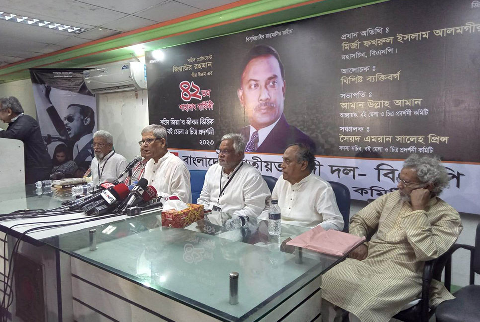 গণতন্ত্র পুনরুদ্ধারের আন্দোলন চূড়ান্তের দিকে এগিয়ে যাচ্ছে : মির্জা ফখরুল