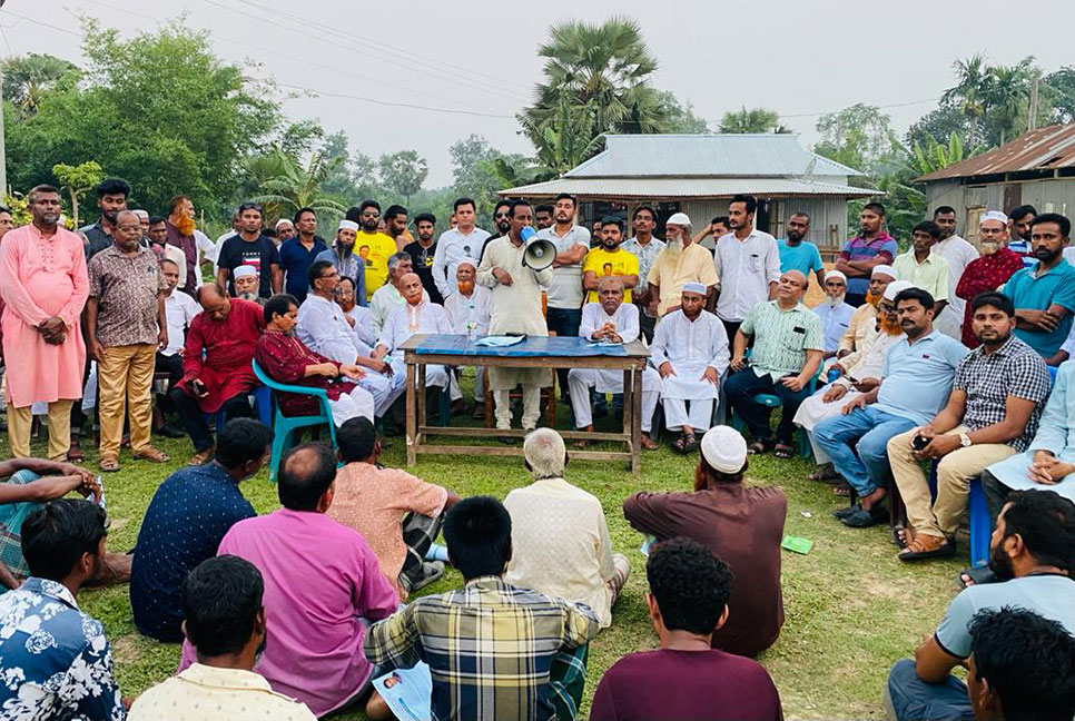 ভালুকায় সরকারের উন্নয়ন প্রচারে উঠান বৈঠক