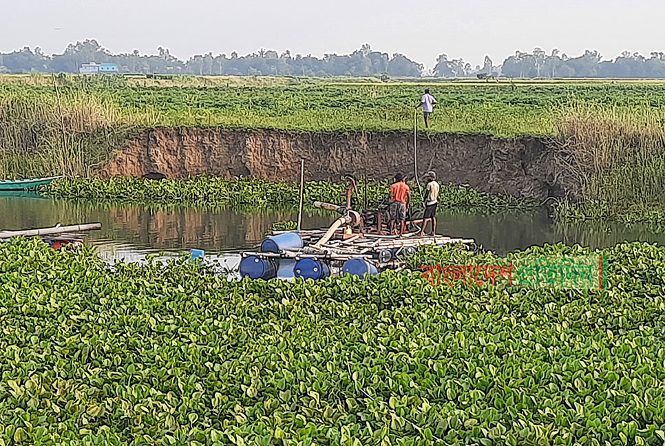 সখীপুরে ড্রেজার দিয়ে বালু উত্তোলন, হুমকির মুখে আবাদী জমি