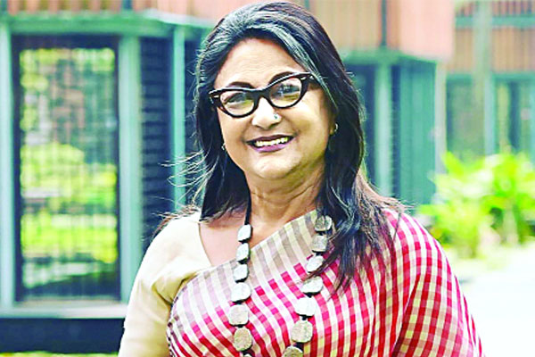 সাংবাদিক থেকে সফল পর্দা তারকা