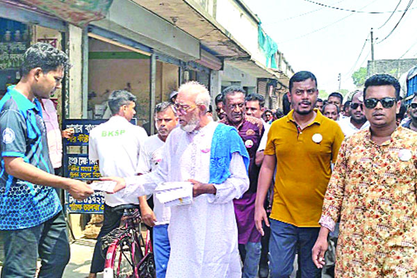 ছুটির দিনে ভোটারদের দ্বারে দ্বারে প্রার্থীরা