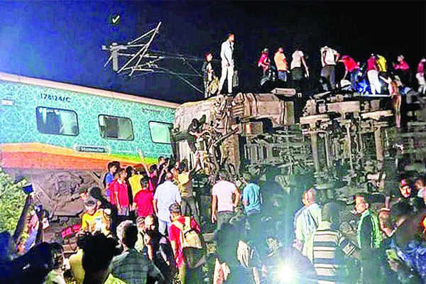 ভারতে ভয়াবহ ট্রেন দুর্ঘটনা, নিহত ৫০