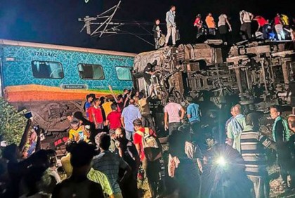 কীভাবে ঘটল ভারতের সেই ভয়াবহ ট্রেন দুর্ঘটনা, যা জানা যাচ্ছে