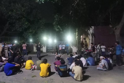 গণরুম বিলুপ্তির দাবিতে জাবি শিক্ষার্থীদের বিক্ষোভ, অবস্থান কর্মসূচি