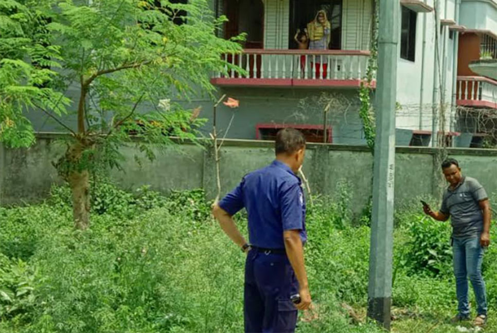 হাসপাতালের আবাসিক এলাকা থেকে লাশ উদ্ধার