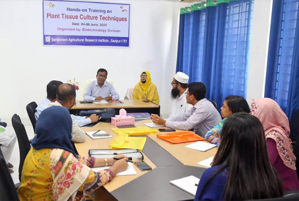 প্ল্যান্ট টিস্যু কালচারের উপর হাতে কলমে প্রশিক্ষণ
