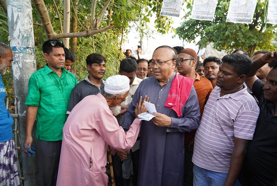 পিছিয়ে পড়া ওয়ার্ডগুলোর উন্নয়নে নৌকায় ভোট চাইলেন লিটন