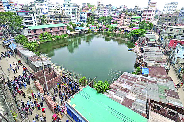 পুকুর দখলের মহড়া