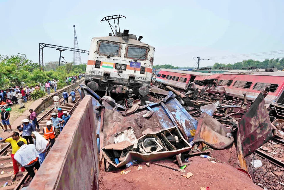 ভারতে ভয়াবহ ট্রেন দুর্ঘটনা: চার মাস আগেই সতর্ক করা হয়েছিল!