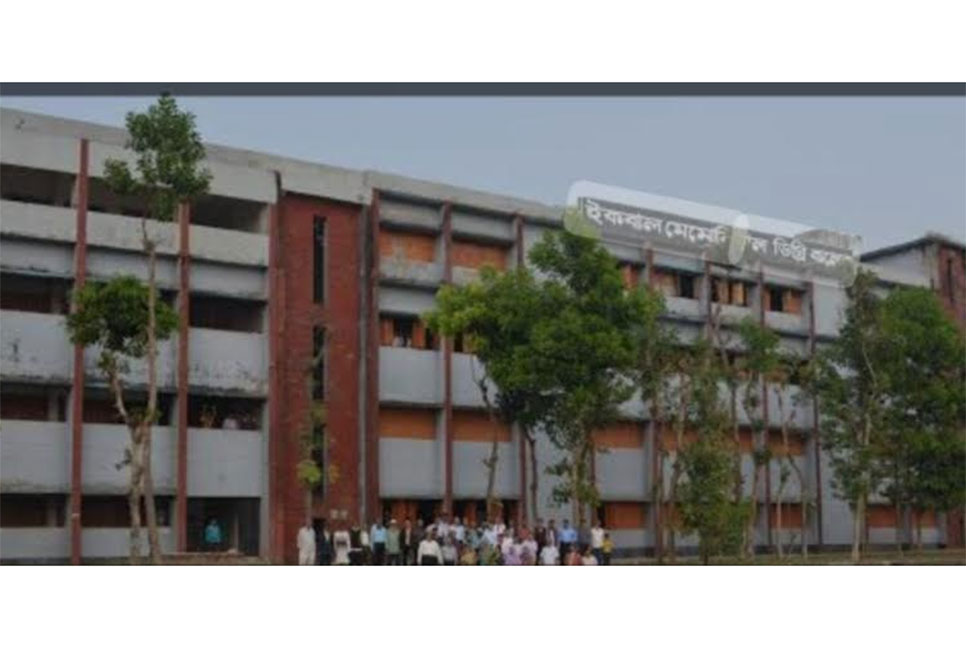 ছাত্রীদের মোবাইল নম্বর সংগ্রহ করে না দেয়ায়
কলেজছাত্রকে নির্যাতন