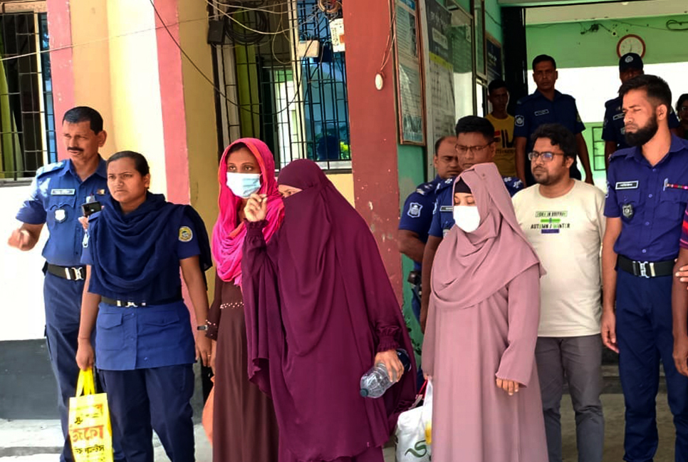 পিরোজপুরে চিকিৎসকের অবহেলায় অন্তঃসত্ত্বা নারীর মৃত্যুর অভিযোগ, গ্রেফতার ৪
