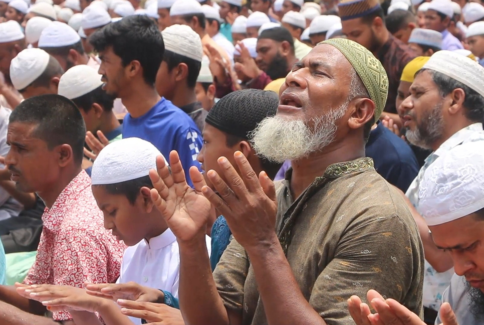 ঠাকুরগাঁওয়ে বৃষ্টির জন্য নামাজ আদায়