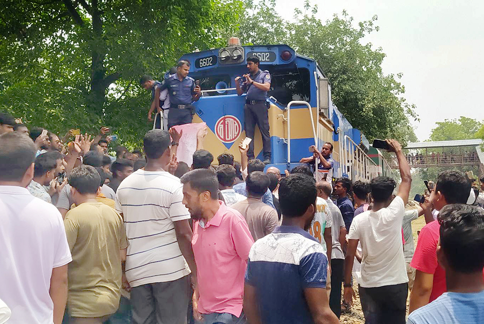 লালপুরে স্টেশনে ভাঙচুর, ২০০ জনের বিরুদ্ধে মামলা